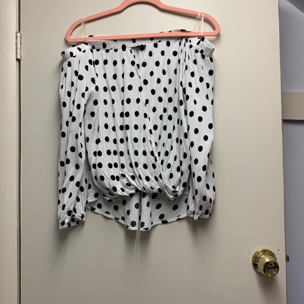 Off the shoulder polka dot top nanamacs